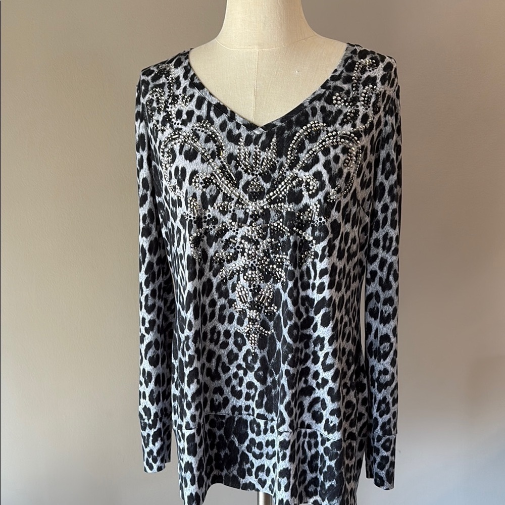 Cache VTG sparkle Leopard Print V-Neck poly stretch top tunic gray black Lrg